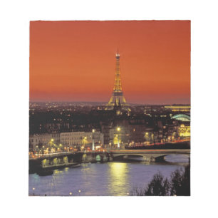 Europa, Frankreich, Paris. Sonnenuntergangsansicht Notizblock