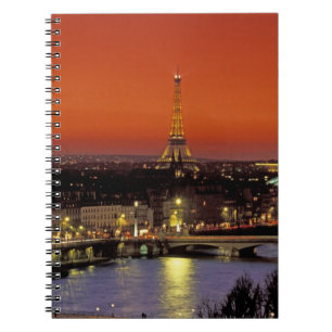 Europa, Frankreich, Paris. Sonnenuntergangsansicht Notizblock