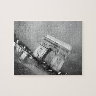 Europa, Frankreich, Paris. Spinning Arc de Triomph Puzzle