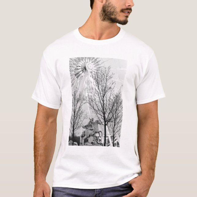 Europa, Frankreich, Paris. Statue und Riesenrad, T-Shirt (Vorderseite)