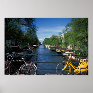 Europa, Holland, Amsterdam, gelbes Fahrrad und Poster