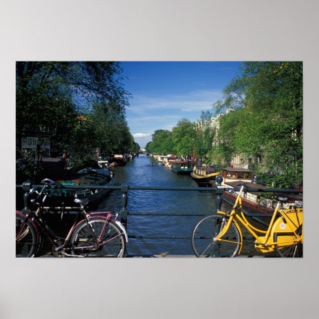Europa, Holland, Amsterdam, gelbes Fahrrad und Poster (Vorne)