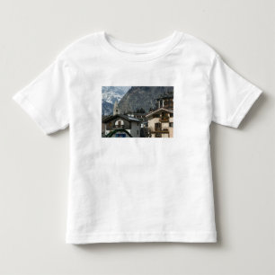 Europa, Italien, Aostatal, COURMAYEUR: Stadt Kleinkind T-shirt