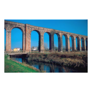 Europa, Italien. Aquadukt in der Nähe von Lucca. Fotodruck