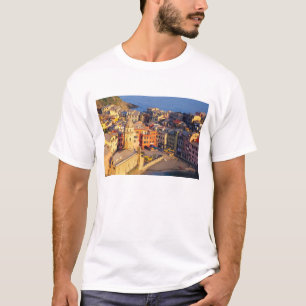 Europa, Italien, Cinque Terre. Dorf Vernazza T-Shirt