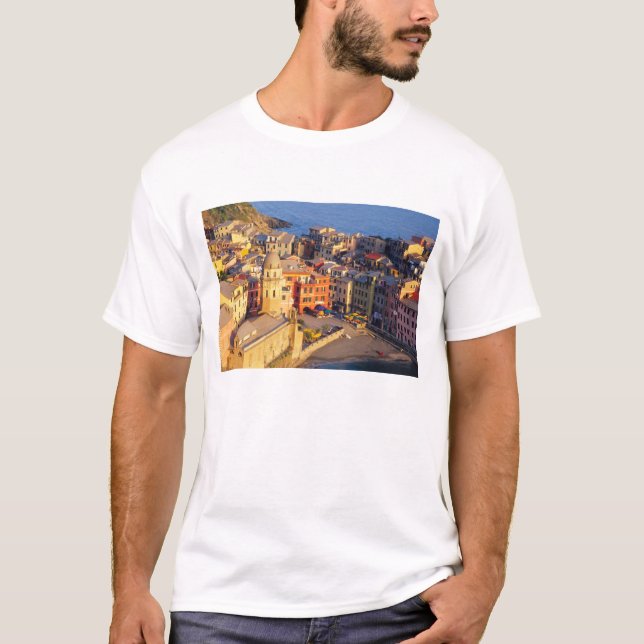 Europa, Italien, Cinque Terre. Dorf Vernazza T-Shirt (Vorderseite)