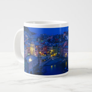 Europa, Italien, Cinque Terre, Vernazza. Hanglage Jumbo-Tasse