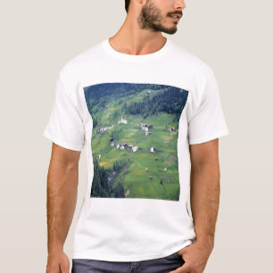 Europa, Italien, Dolomitenalpen. Dieses kleine Dor T-Shirt