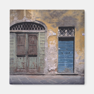 Europa, Italien, Lucca. Diese alten Türen fügen Magnet
