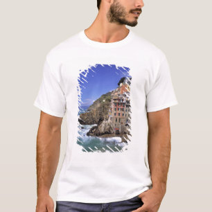 Europa, Italien, Riomaggiore. Riomaggiore ist geba T-Shirt