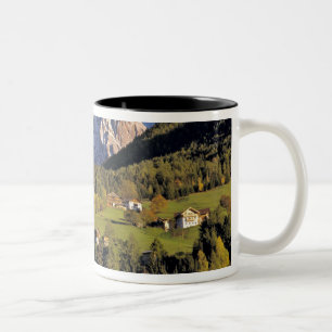 Europa, Italien, San Pietro. Die Odle-Gruppe schei Zweifarbige Tasse