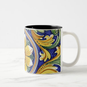 Europa, Italien, Sizilien, Taormina. Traditionell  Zweifarbige Tasse