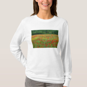 Europa, Italien, Toskana, rote Pfeffer im Feld. T-Shirt