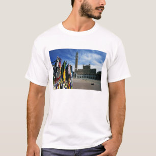 Europa, Italien, Toskana, Siena. Piazza del T-Shirt
