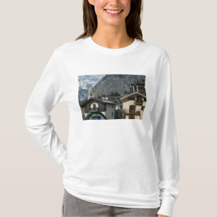 Europa, Italien, Valle d'Aosta, COURMAYEUR: Stadt T-Shirt
