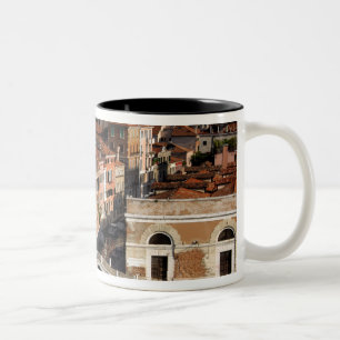 Europa, Italien, Venedig. Aussicht auf den Kanal. Zweifarbige Tasse