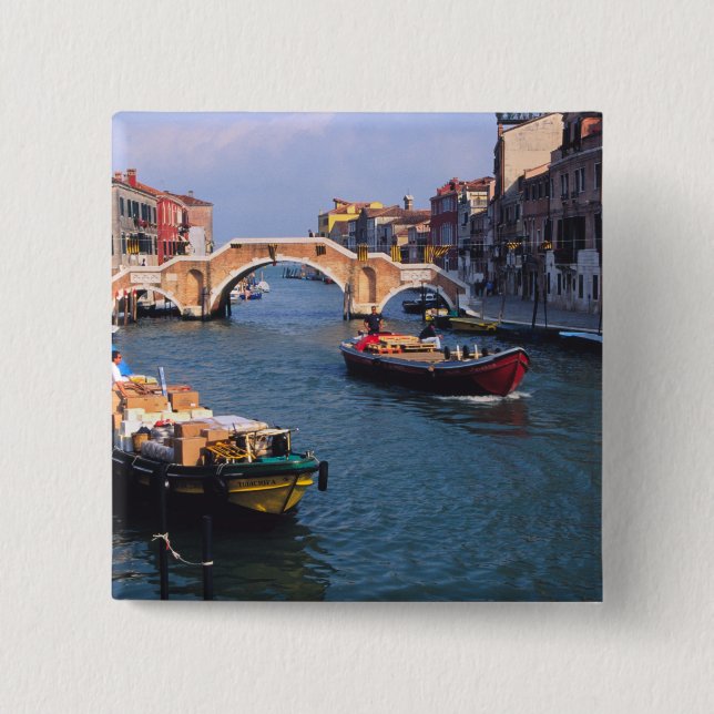Europa, Italien, Venedig. Boote bringen Button (Vorderseite)