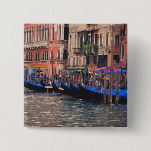 Europa, Italien, Venedig, Gondeln im Kanal Button