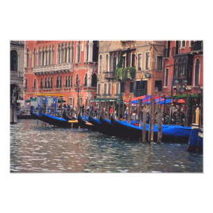 Europa, Italien, Venedig, Gondeln im Kanal Fotodruck