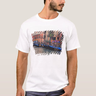 Europa, Italien, Venedig, Gondeln im Kanal T-Shirt