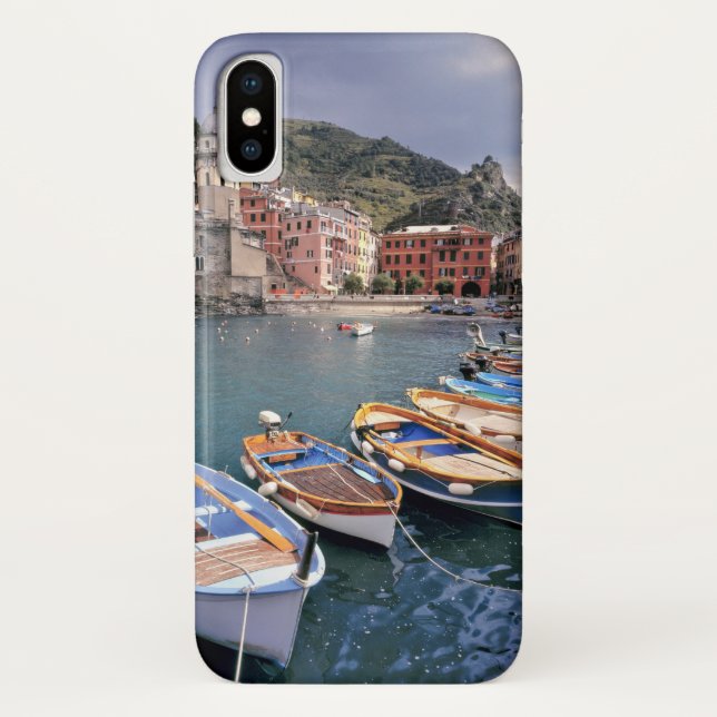 Europa, Italien, Vernazza. Hell bemalte Boote Case-Mate iPhone Hülle (Rückseite)