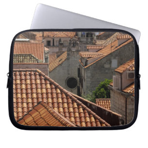 Europa, Kroatien. Mittelalterliche Stadtmauer von Laptopschutzhülle