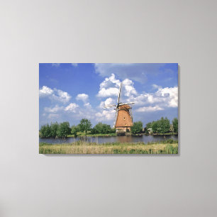 Europa, Niederlande, Kinerdijk. Eine Windmühle ste Leinwanddruck