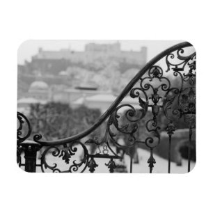 Europa, Österreich, Salzburg. Blick auf die Altsta Magnet