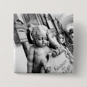 Europa, Österreich, Salzburg. Cherub und Denkmal 3 Button