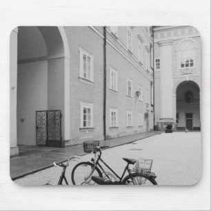 Europa, Österreich, Salzburg. Fahrräder in der Mousepad