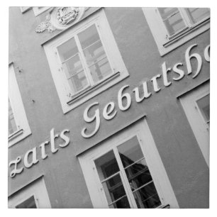 Europa, Österreich, Salzburg. Mozarts Geburtshaus Fliese