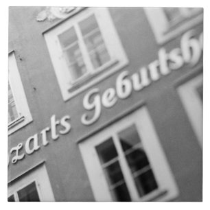 Europa, Österreich, Salzburg. Mozarts Geburtsort  Fliese