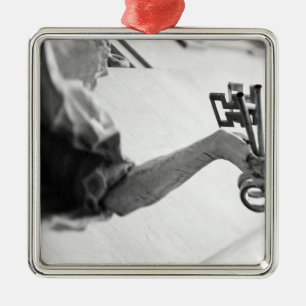 Europa, Österreich, Salzburg. Statue mit Schlüssel Ornament Aus Metall