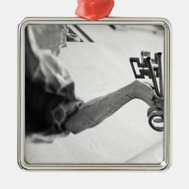 Europa, Österreich, Salzburg. Statue mit Schlüssel Ornament Aus Metall (Vorne)