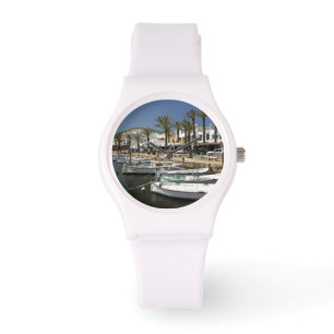 Europa, Spanien, Menorca (auch Menorca). Fischfang Armbanduhr