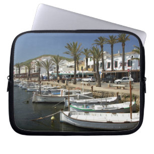 Europa, Spanien, Menorca (auch Menorca). Fischfang Laptopschutzhülle