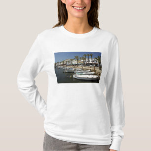 Europa, Spanien, Menorca (auch Menorca). Fischfang T-Shirt