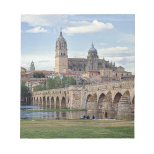 Europa, Spanien, Salamanca. Die römische Brücke Notizblock