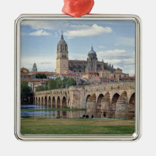 Europa, Spanien, Salamanca. Die römische Brücke Silbernes Ornament