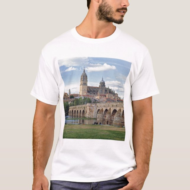 Europa, Spanien, Salamanca. Die römische Brücke T-Shirt (Vorderseite)
