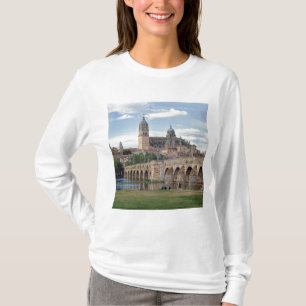 Europa, Spanien, Salamanca. Die römische Brücke üb T-Shirt