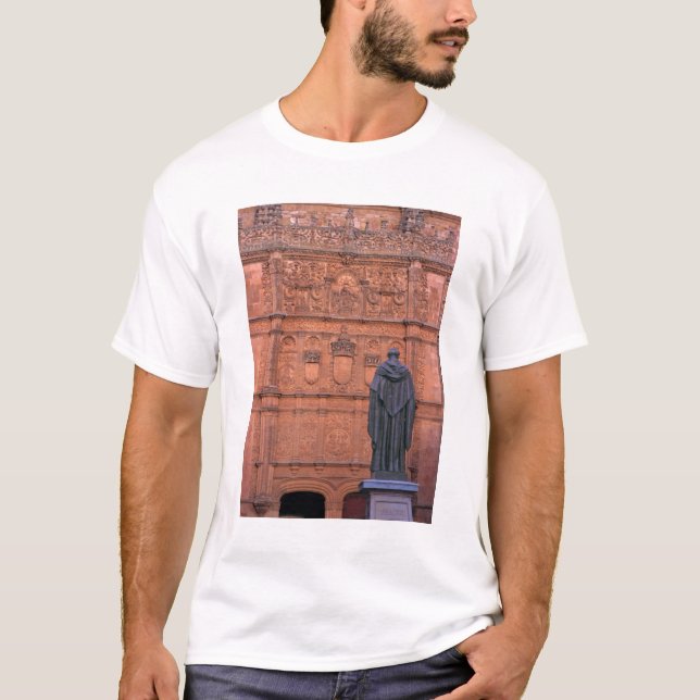 Europa, Spanien, Salamanca. Wappen und T-Shirt (Vorderseite)