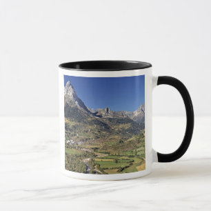 Europa, Spanien, Sallent de Gallego. Ein kleines Tasse