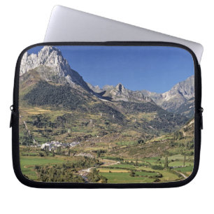 Europa, Spanien, Sallent de Gallego. Klein Laptopschutzhülle