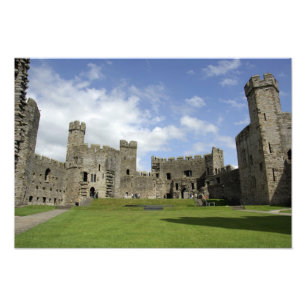 Europa, Wales, Caernarfon. Caernarfon Castle, Fotodruck