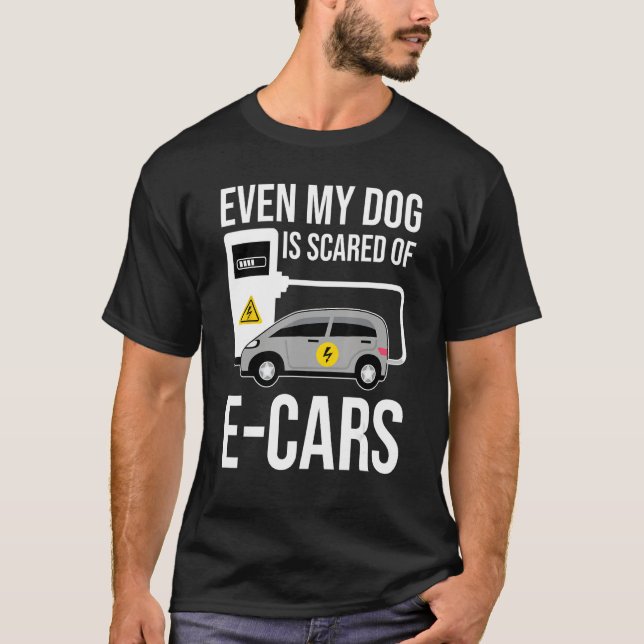 Even My Dog Is Afraid Of E Cars Anti Electric Car T-Shirt (Vorderseite)
