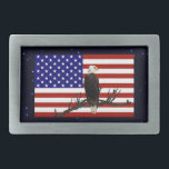 Ever Vigilant Bald Eagle Rechteckige Gürtelschnalle<br><div class="desc">Ein Bald-Adler scannt den Himmel von seiner Terrasse auf einem Baumzweig,  überlagert auf einer Fahne der Vereinigten Staaten.</div>