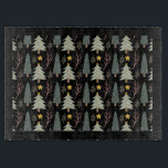 Evergreen Christmas Tree Muster gemütliche Winter  Schneidebrett<br><div class="desc">Unterhalten Sie den ganzen Winter über stilvoll mit diesem gemütlichen gemusterten Schneidbrett. Es hat mehrere immergrüne Bäume in Grün auf schwarzem Hintergrund,  mit gelben Sternen und Ästen,  die überall verstreut sind. Ein schwarzer Rahmen rundet das Aussehen ab. Eine großartige,  stilvolle Art Weihnachten und den ganzen Winter zu feiern. /cao/c</div>
