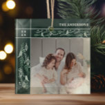 Evergreen Garland Frame Modern Foto Christmas Ornament Aus Glas<br><div class="desc">Ein schönes,  illustriertes,  immergrünes Rahmendesign mit Ornamenten und Wintervögeln sorgt für einen eleganten und aufwändigen Weihnachtsschmuck. Ihr eigenes Foto kann hinzugefügt werden.</div>