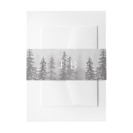 Evergreens in Forest Fog Mountain Monogram Gray Einladungsbanderole